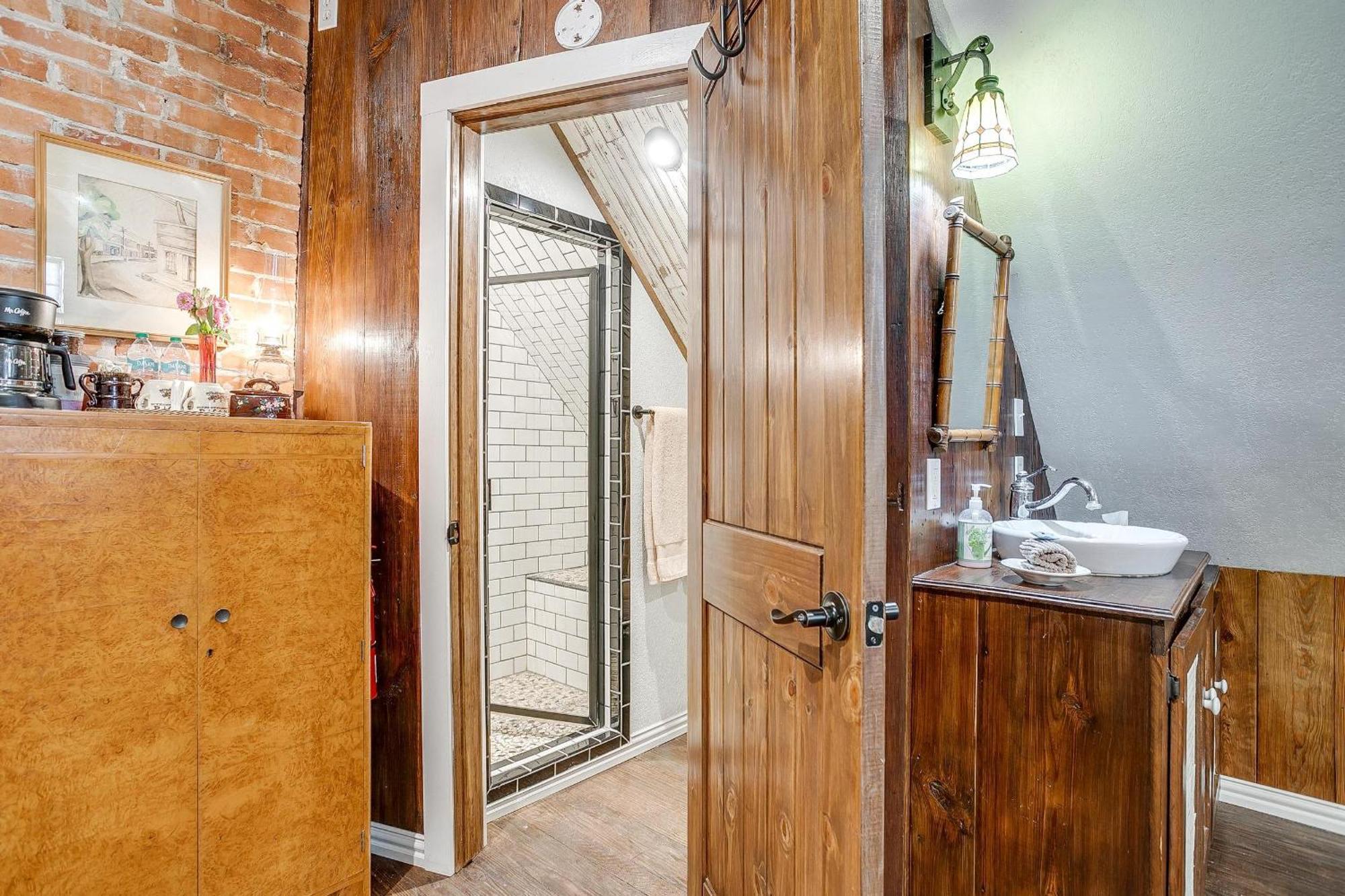 The Gallery House Boutique Hotel Stephenville Esterno foto