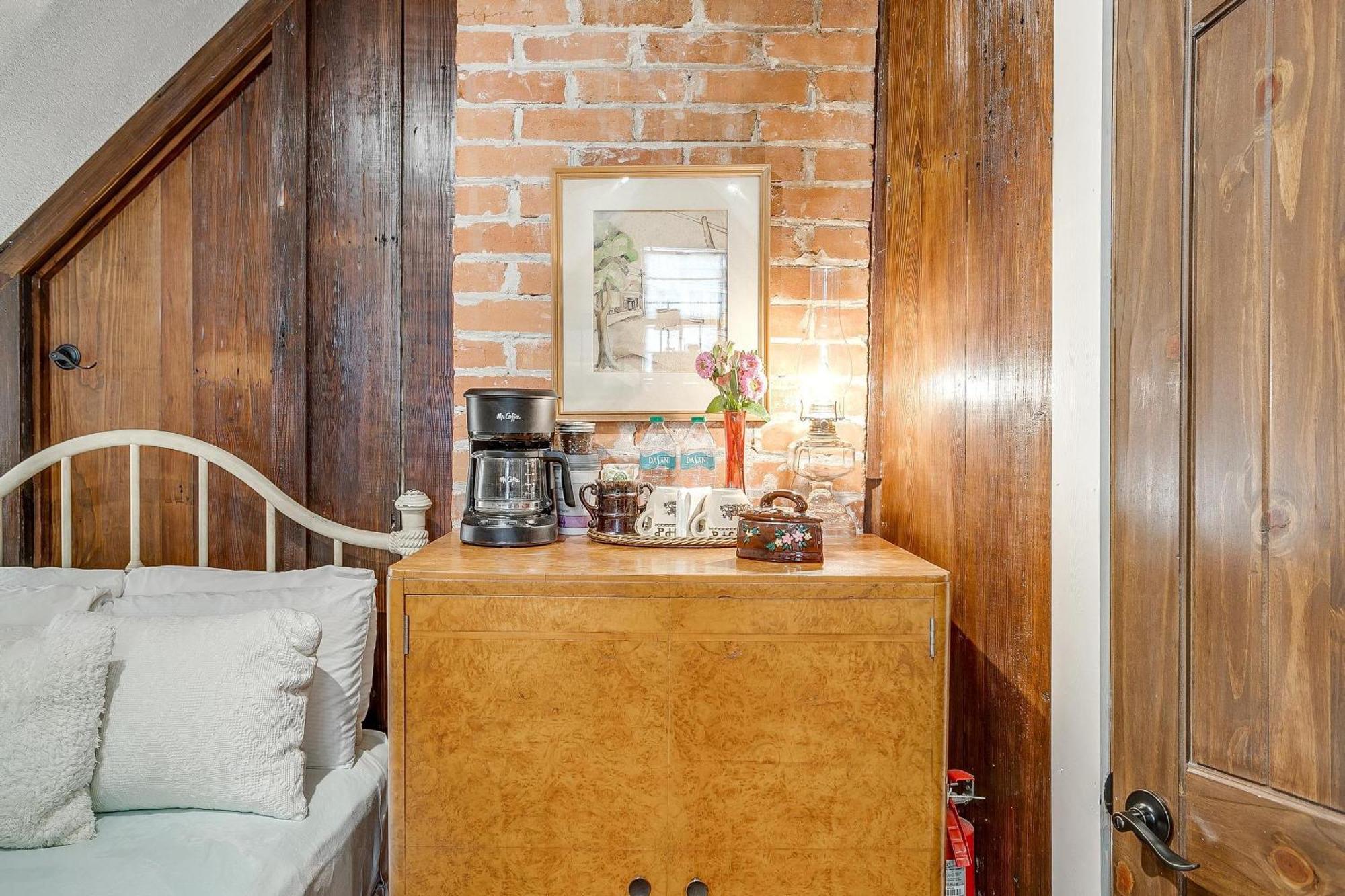 The Gallery House Boutique Hotel Stephenville Esterno foto