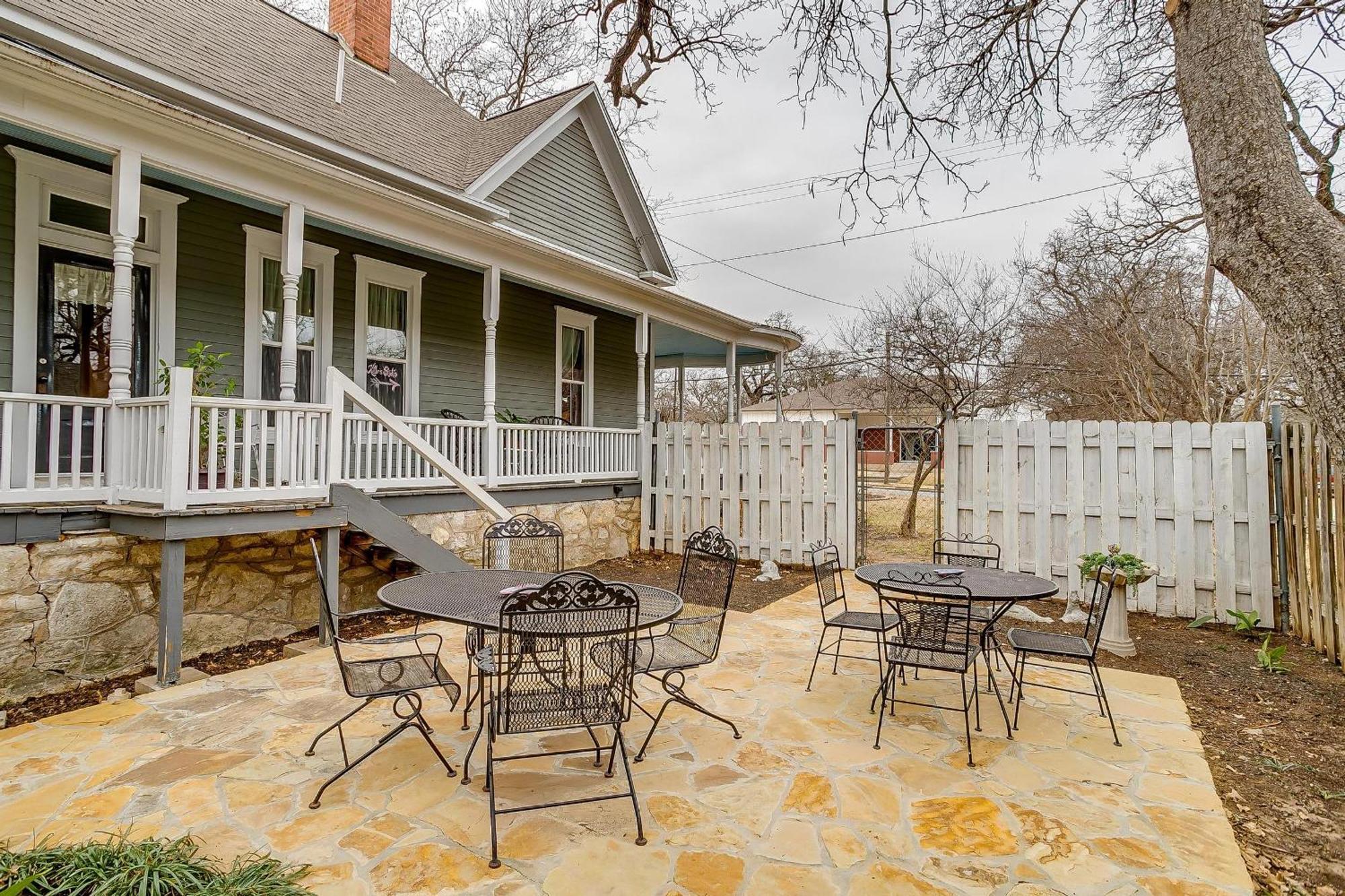 The Gallery House Boutique Hotel Stephenville Esterno foto