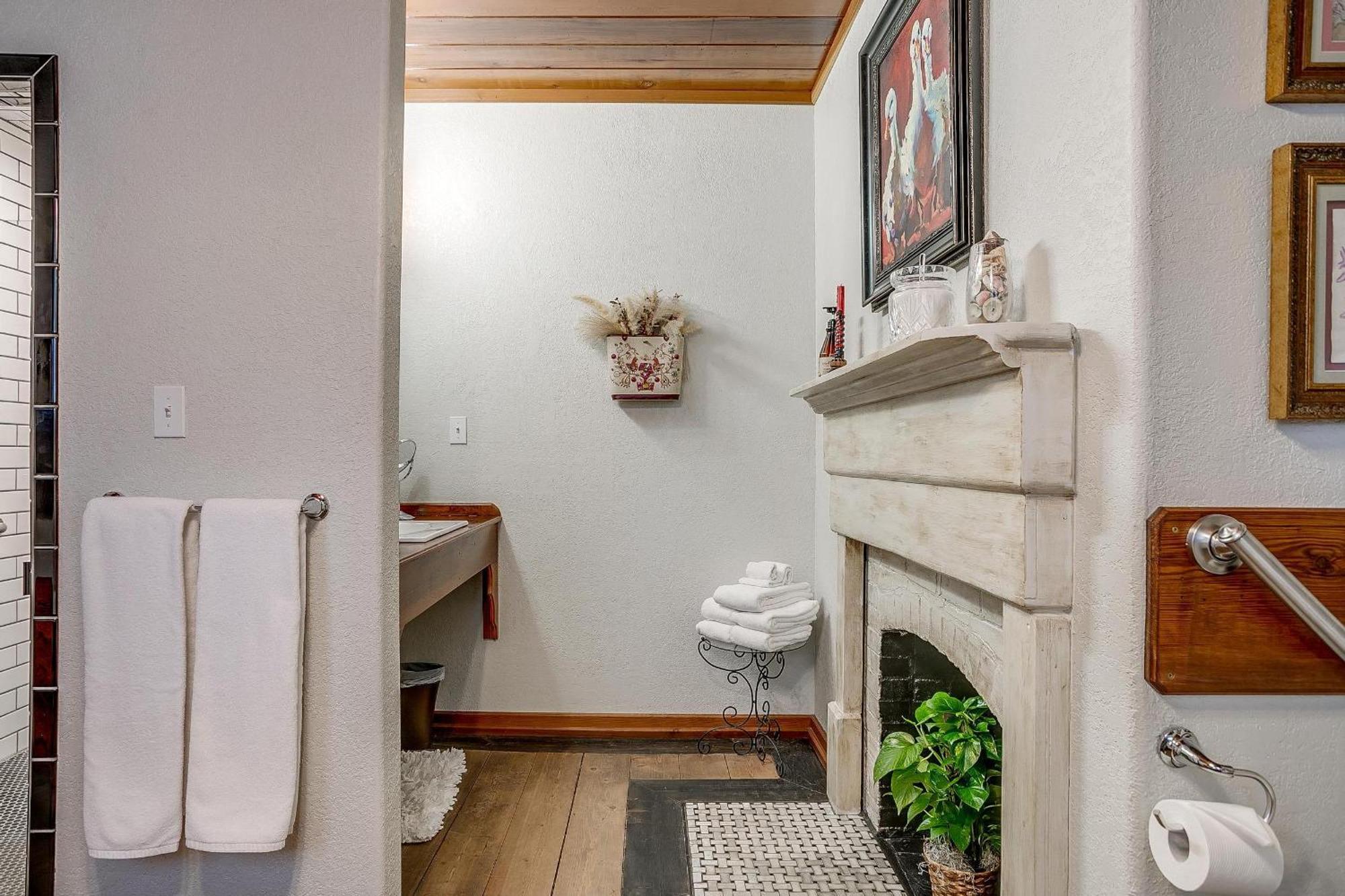 The Gallery House Boutique Hotel Stephenville Esterno foto