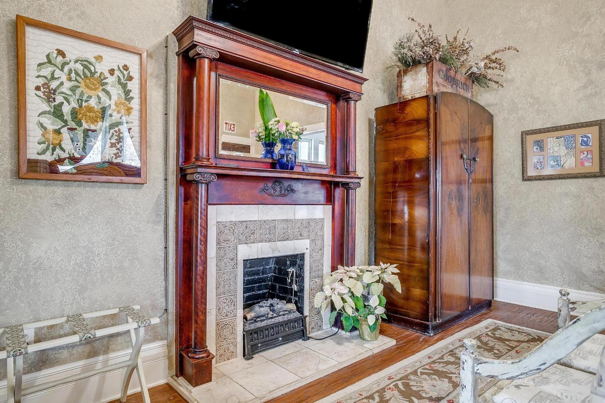 The Gallery House Boutique Hotel Stephenville Esterno foto