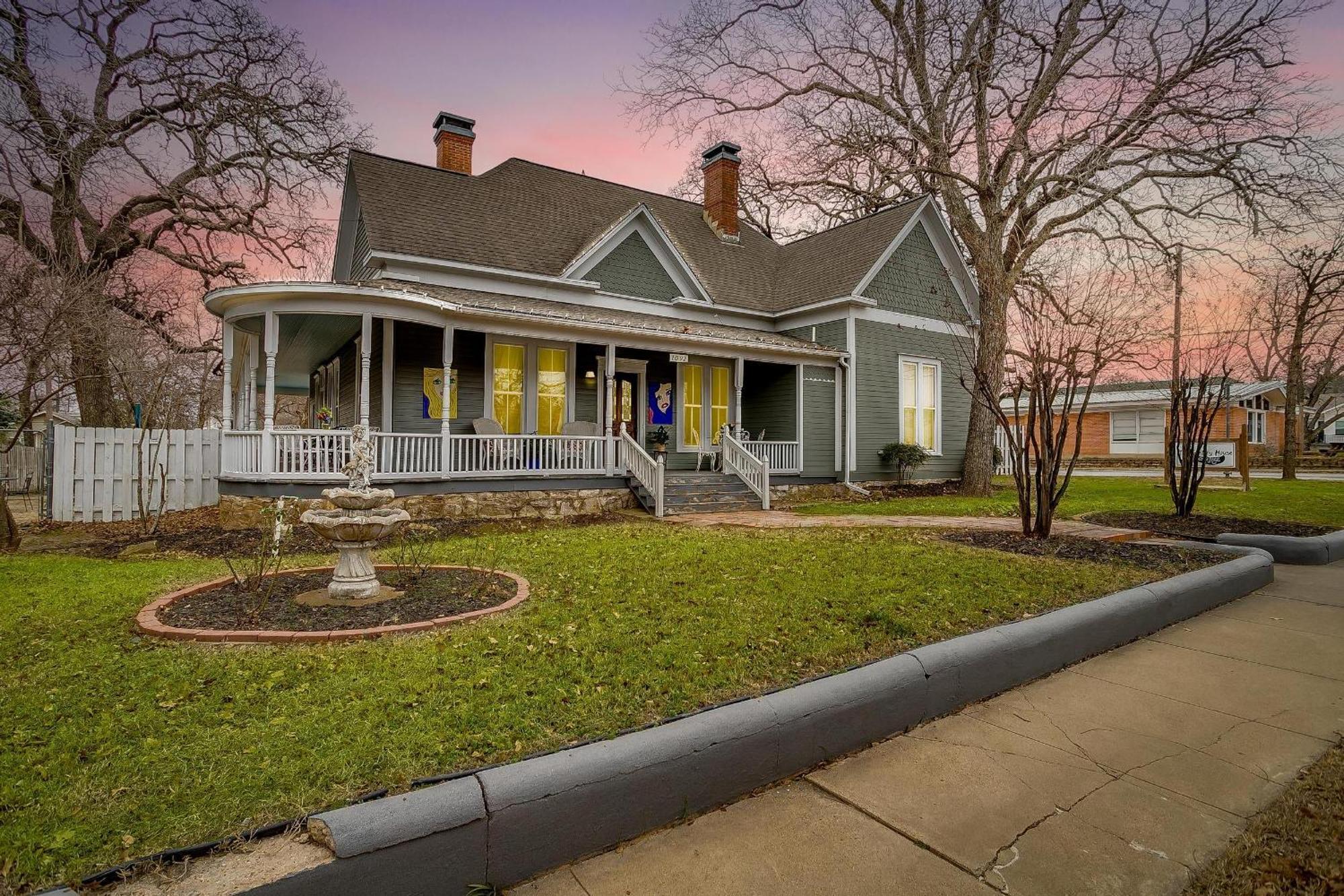 The Gallery House Boutique Hotel Stephenville Esterno foto