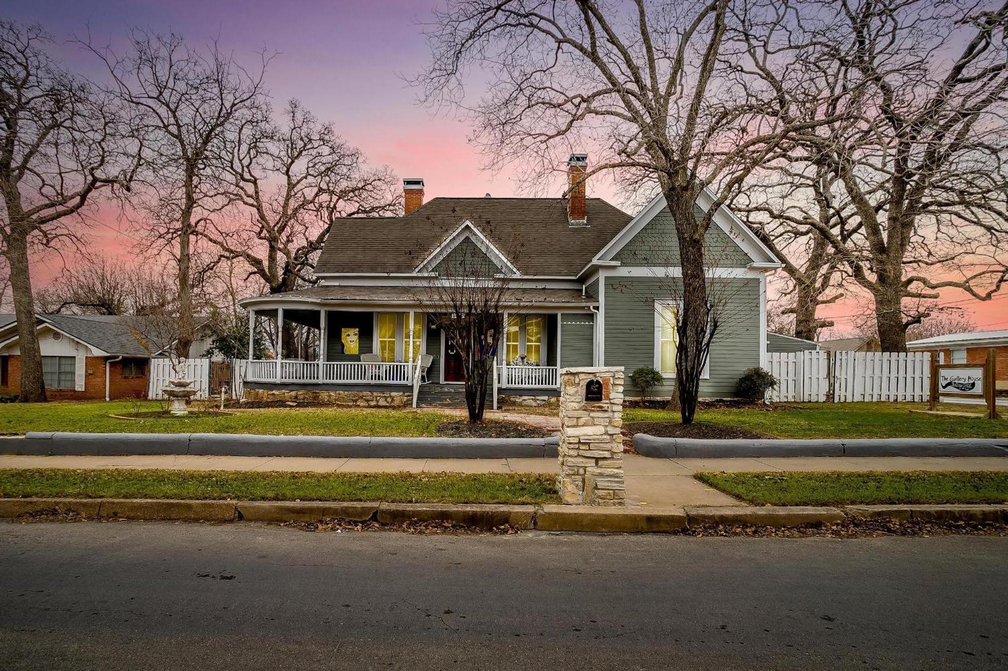 The Gallery House Boutique Hotel Stephenville Esterno foto