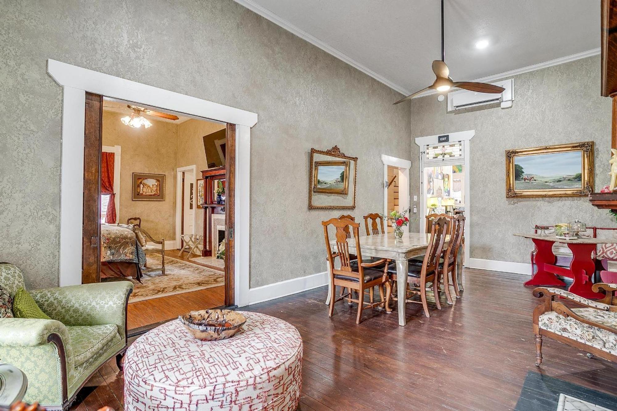 The Gallery House Boutique Hotel Stephenville Esterno foto